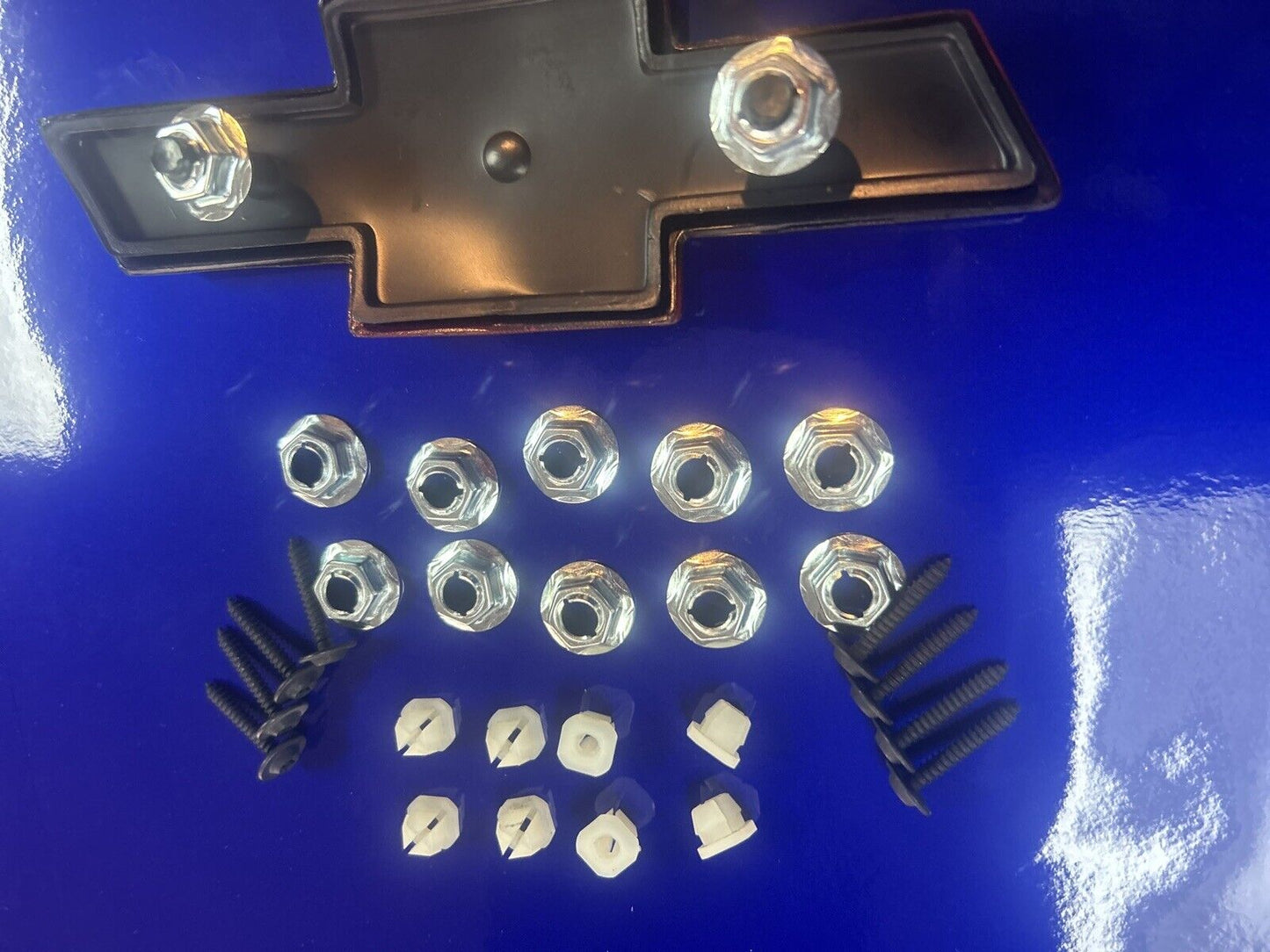 Chevy OBS GMC 88-98 Emblem /Corner Light/park Lamp 28 Piece Hardware Kit