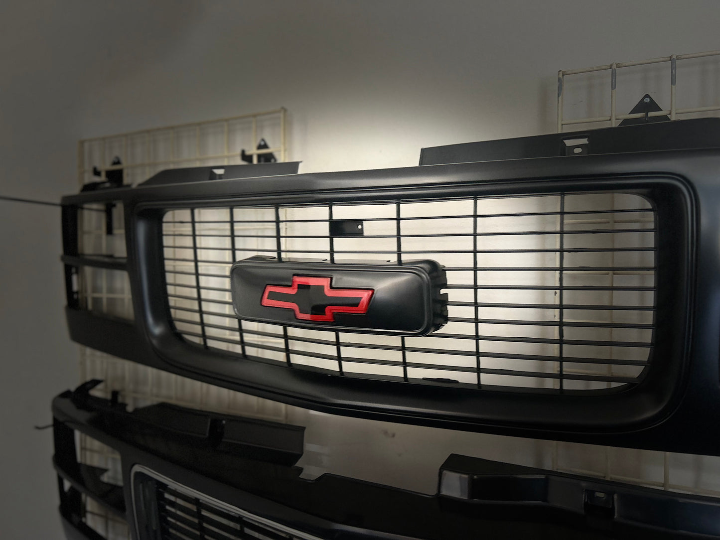 88-98 Chevy Silverado Cheyenne grille red/black bowtie C/K TRUCK OBS