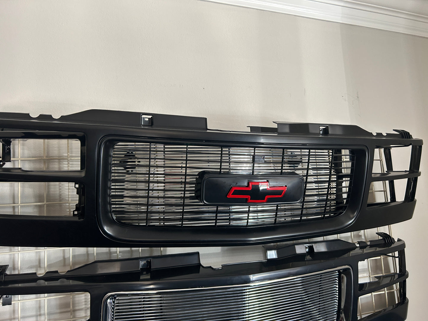 88-98 Chevy Silverado Cheyenne grille red/black bowtie C/K TRUCK OBS