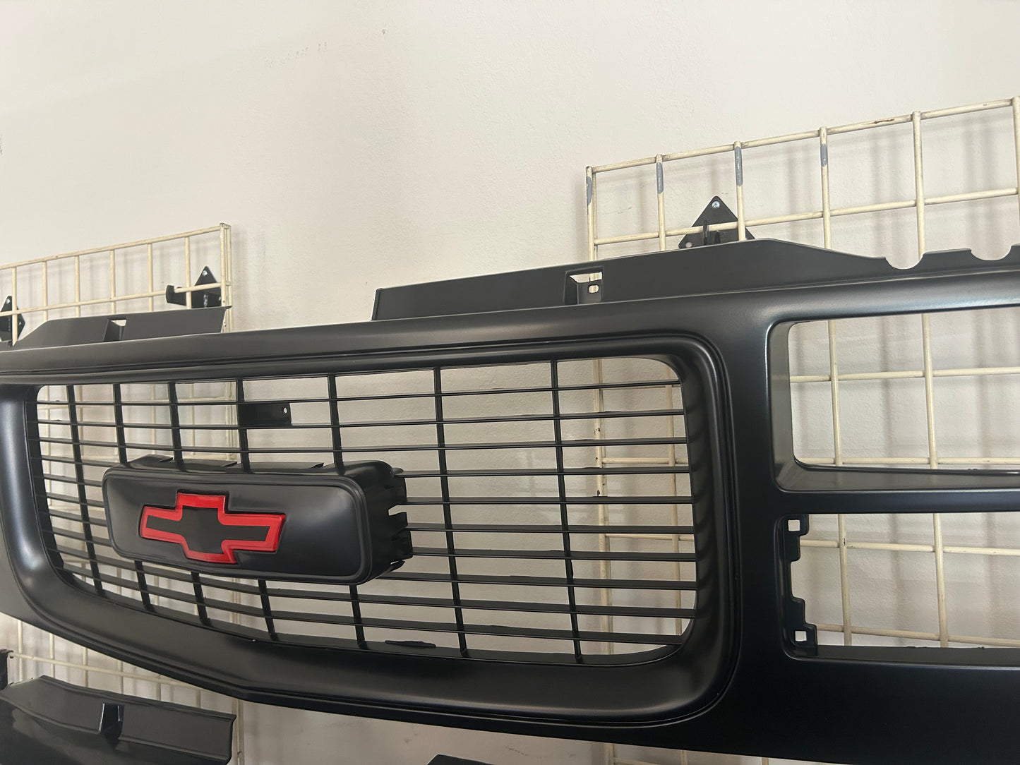 88-98 Chevy Silverado Cheyenne grille red/black bowtie C/K TRUCK OBS