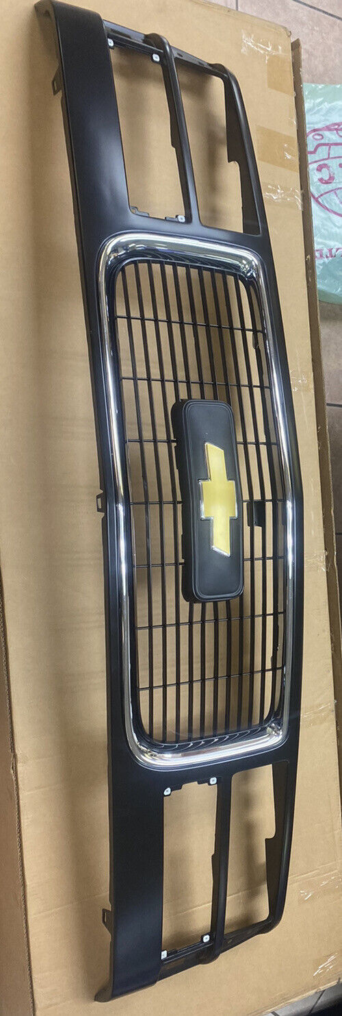 94-98 Chevy SILVERADO Pick Up Grille Cheyenne